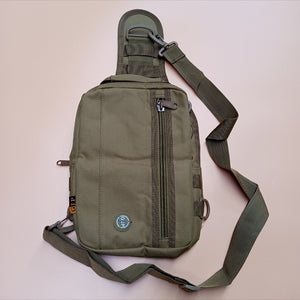 Cross over shoulder bag with front zip