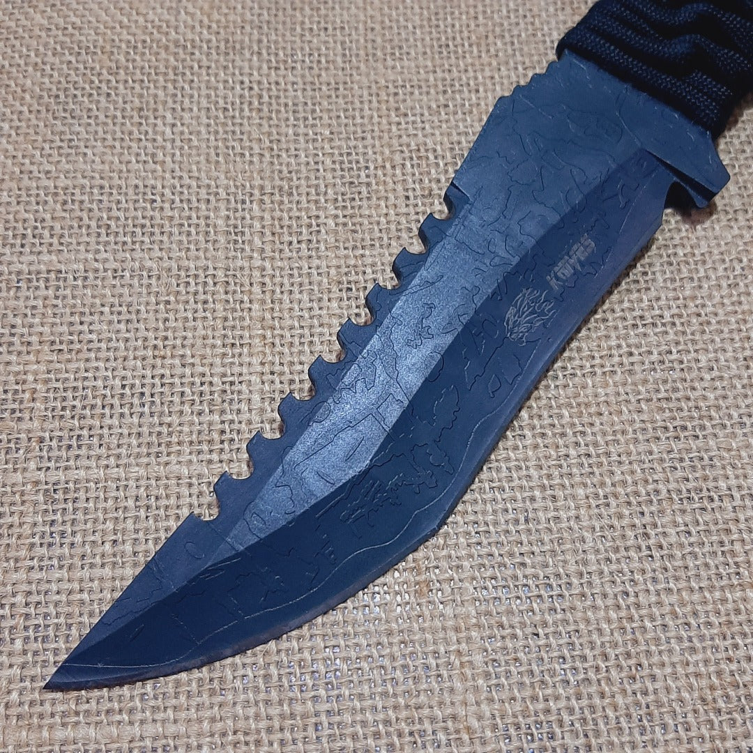 Blade with paracord handle